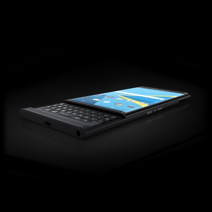 BlackBerry показала официальные фото Android-слайдера Priv